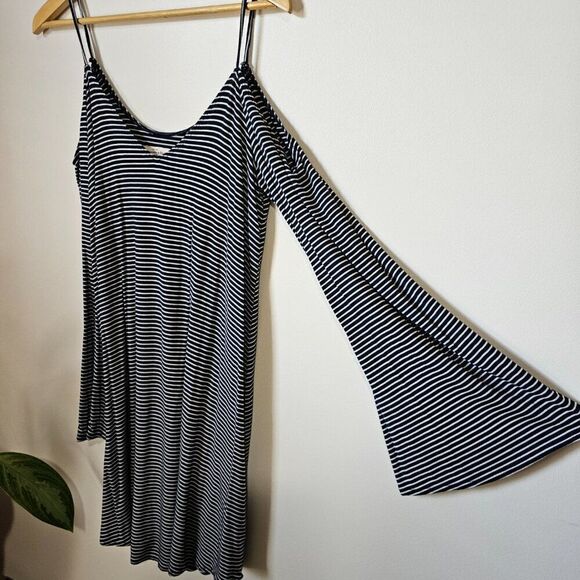 EUC ABERCROMBIE & FITCH STRIPED COLD SHOULDER TANK SHORT DRESS BELL SLEEVES SZ M - Picture 1 of 12